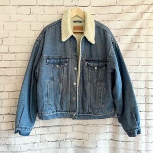 Levi's Blue Denim 90s Jacket with Cream‎ Sherpa Collar